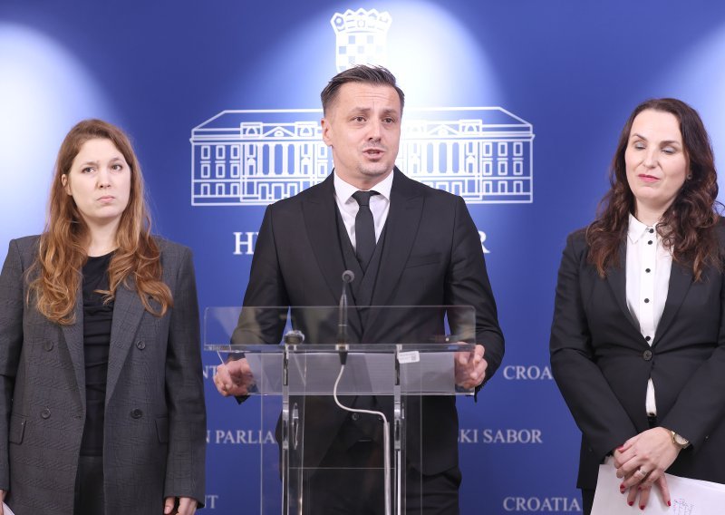 Kujundžić upozorio na 'ovrhe nad djecom': 'Često snose najveće posljedice'