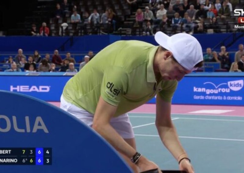 Skandal trese svijet tenisa: Igrač usred meča uzeo mobitel pa iznenađujuće izgubio