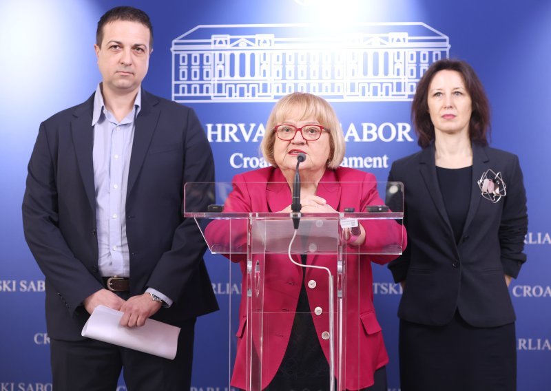 'Tražimo da se odmah ukine porez na mirovine. Pozivamo novog ministra financija...'