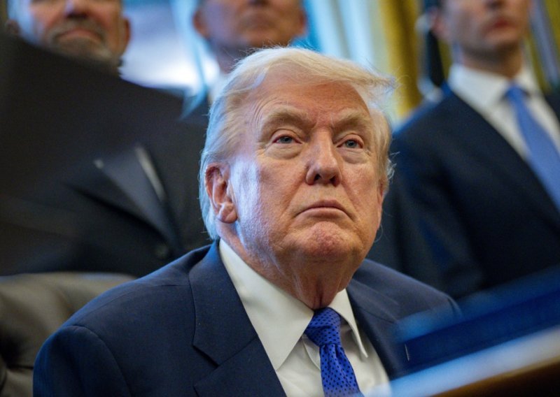 Wall Street Journal: Trump razmatra o otpuštanju dužnosnika na visokim pozicijama