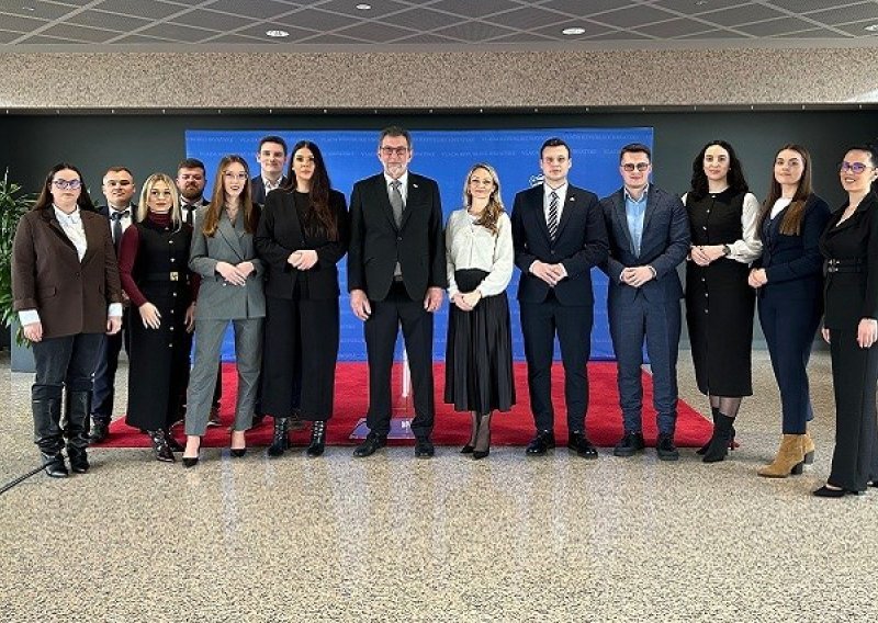 Konstituiran Savjet mladih RH na čelu s Larom Mandić