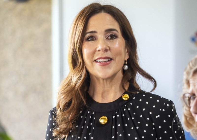 Lijepa kraljica u 54. godini sve iznenađuje mladolikim izgledom - evo u čemu je njena tajna