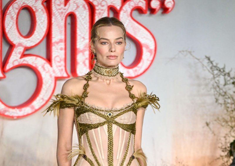 Spektakl na crvenom tepihu: Margot Robbie nadmašila je samu sebe u 'goloj' haljini