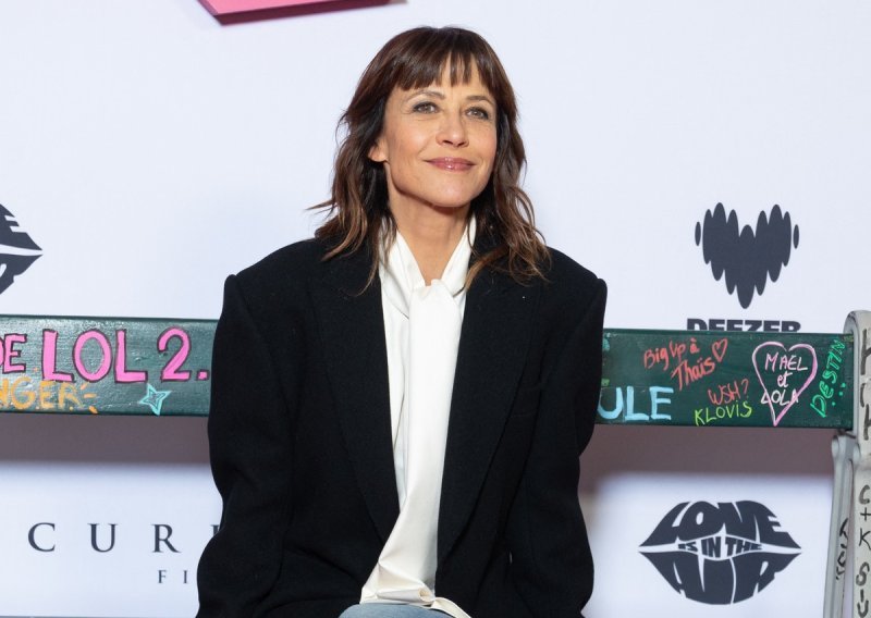 Bondova djevojka blistala u trapericama koje izdužuju svaku figuru