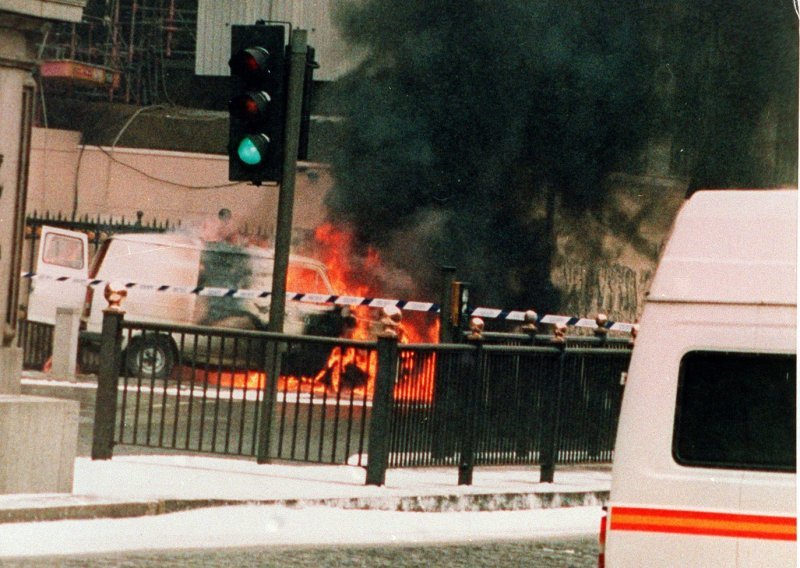 Luđačka hrabrost ili strateški terorizam: Prije 35 godina u Londonu IRA je bacila bombe na britansku vladu