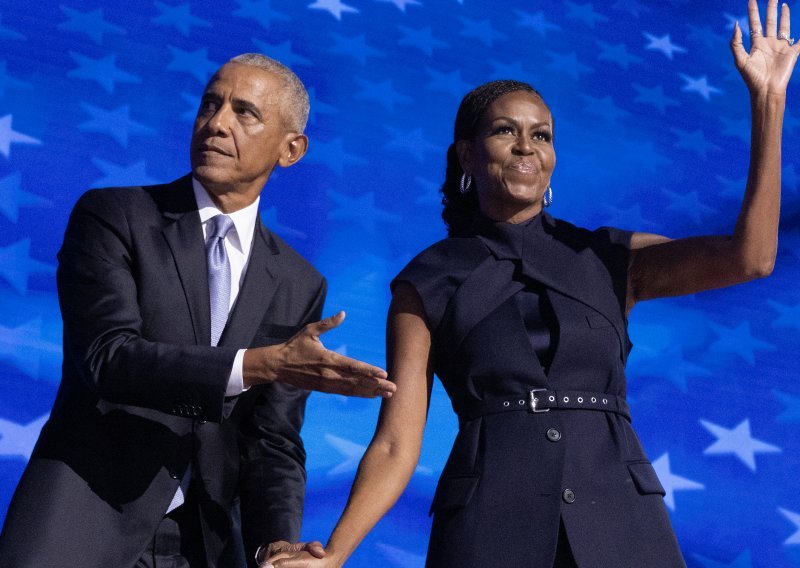 Trump objavio video koji prikazuje Baracka i Michelle Obamu kao majmune