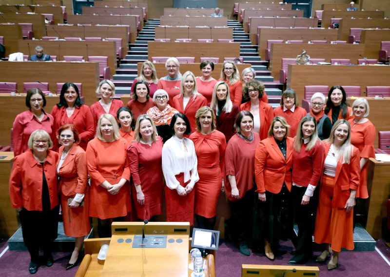 Dan crvenih haljina u Saboru: Evo zašto su se zastupnice tako obukle