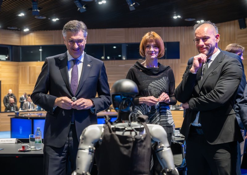 VIDEO Prvi hrvatski humanoidni robot nasmijao Plenkovića do suza