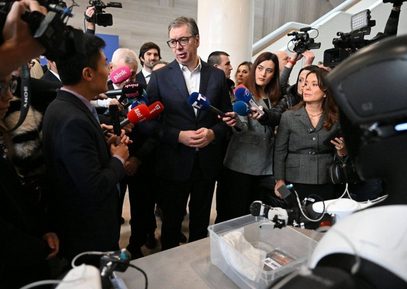 Vučić uvjerava da će izbori u Srbiji biti održani ove godine, spomenuo i Crvenu zvezdu