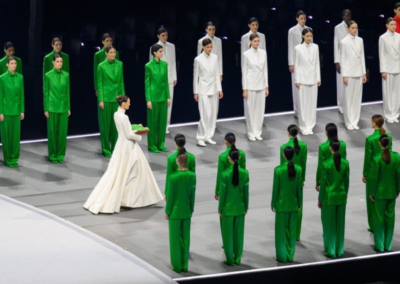 Spoj mode i emocija: Emotivna posveta Armaniju na spektakularnom otvaranju Olimpijskih igara