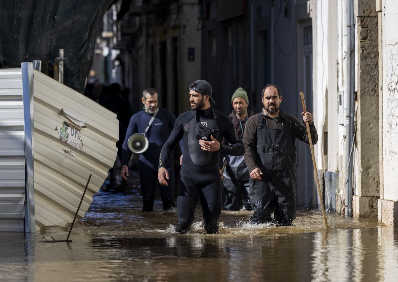 VIDEO 'Leonardo' paralizirao Pireneje: Tisuće evakuiranih, dvoje mrtvih