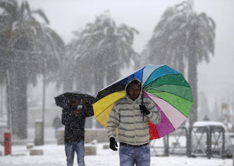 Nakon 112 godina u Kairu pao snijeg