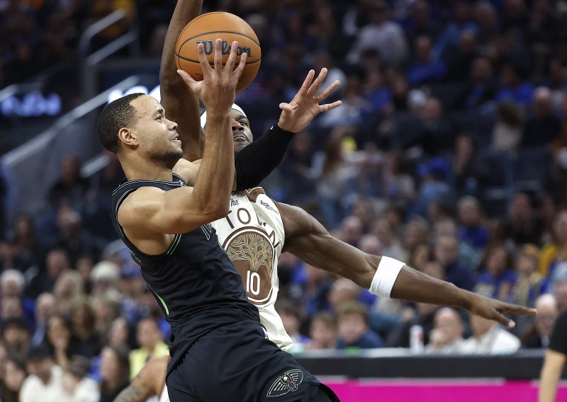 Pelicansi iznenadili Timberwolvese, Pistonsi razbili Knickse