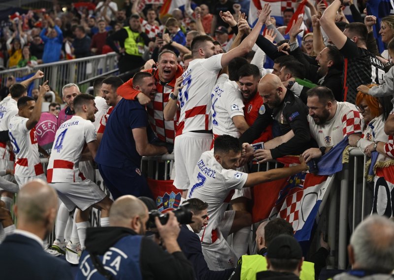 Pogledajte ludo slavlje nakon bronce! Igrači uletjeli na tribinu, Stožicama se ori hrvatska pjesma