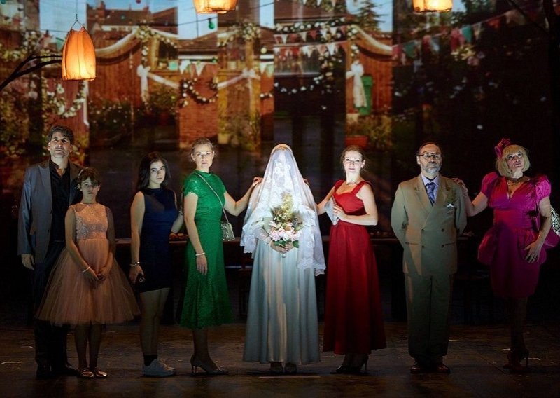 Zvjezdani trijumf u Osijeku: Nova drama Beth Steel 'Dok zvijezde ne padnu' oduševila publiku u režiji Saše Broz