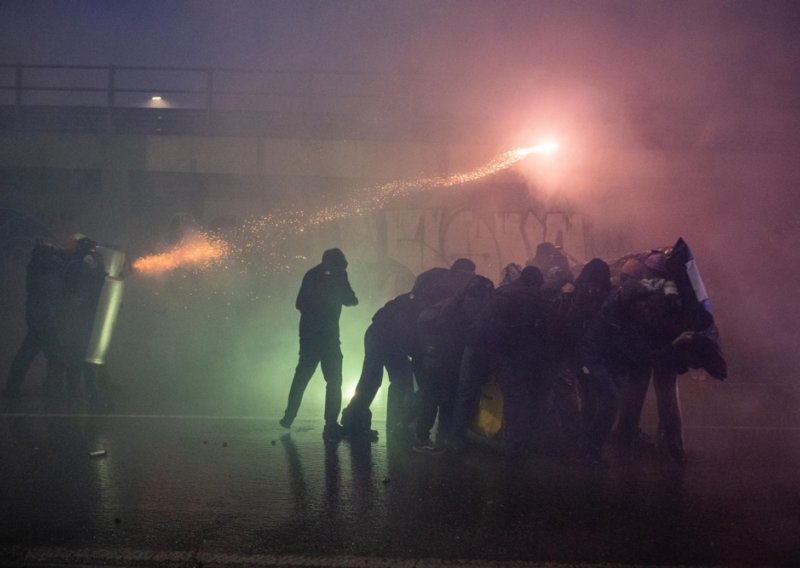 Meloni poludjela zbog nereda u Milanu: 'To su neprijatelji Italije, bande kriminalaca'