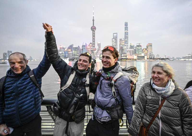 Epsko putovanje: Francuski avanturisti stigli do Šangaja nakon 518 dana pješačenja