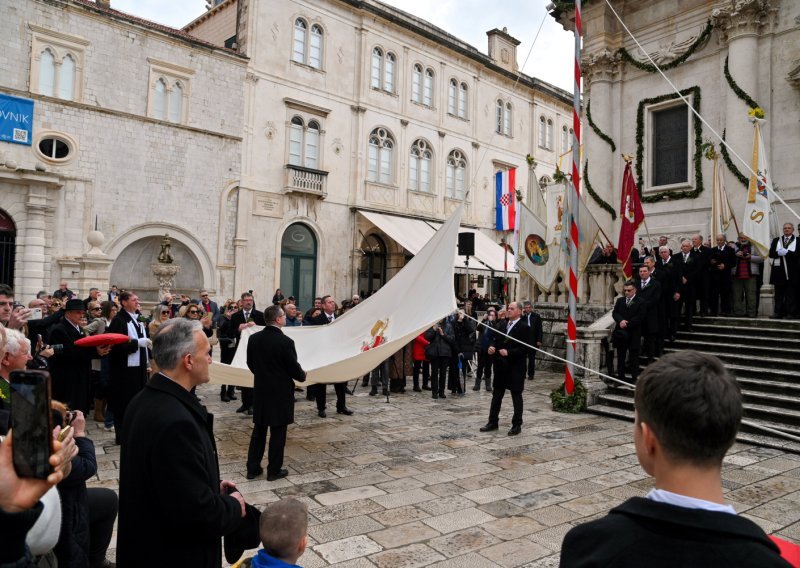 Tradicija koja živi: Festa sv. Vlaha zatvorena spuštanjem svečevog barjaka