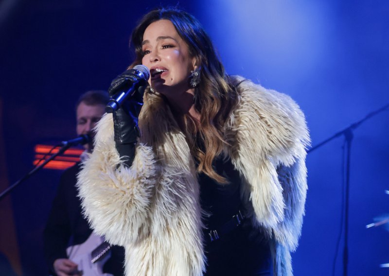 Neočekivani povratak: Traperice koje su donedavno bile nepoželjne sad nosi i Severina