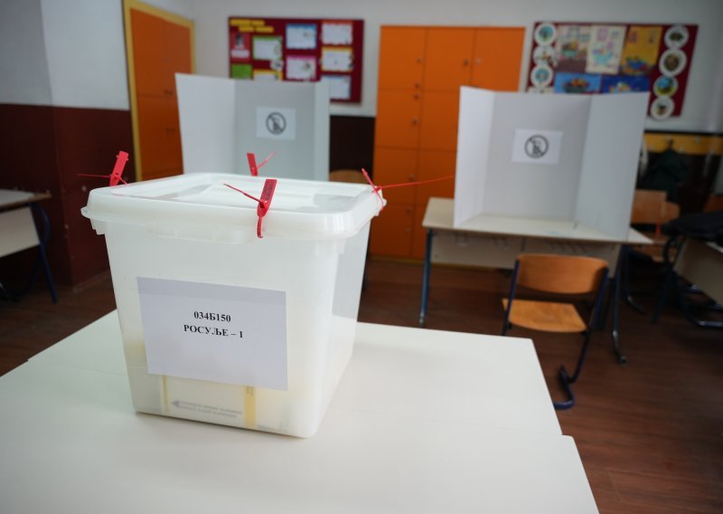 Incidenti na ponovljenim izborima za predsjednika RS-a u BiH: Slaba izlaznost
