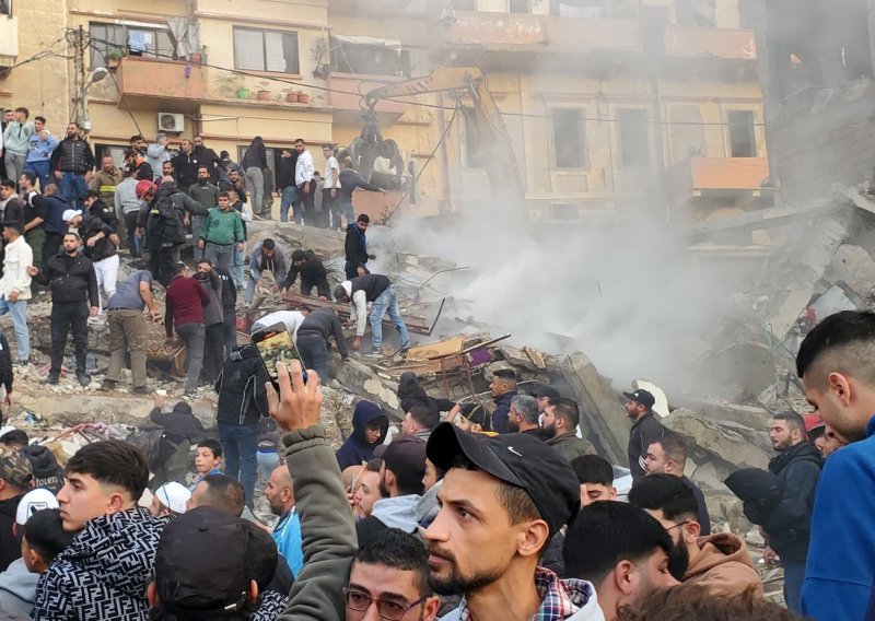 Dvije zgrade srušile se  u Tripoliju: Najmanje šest mrtvih, deseci zatrpani pod ruševinama