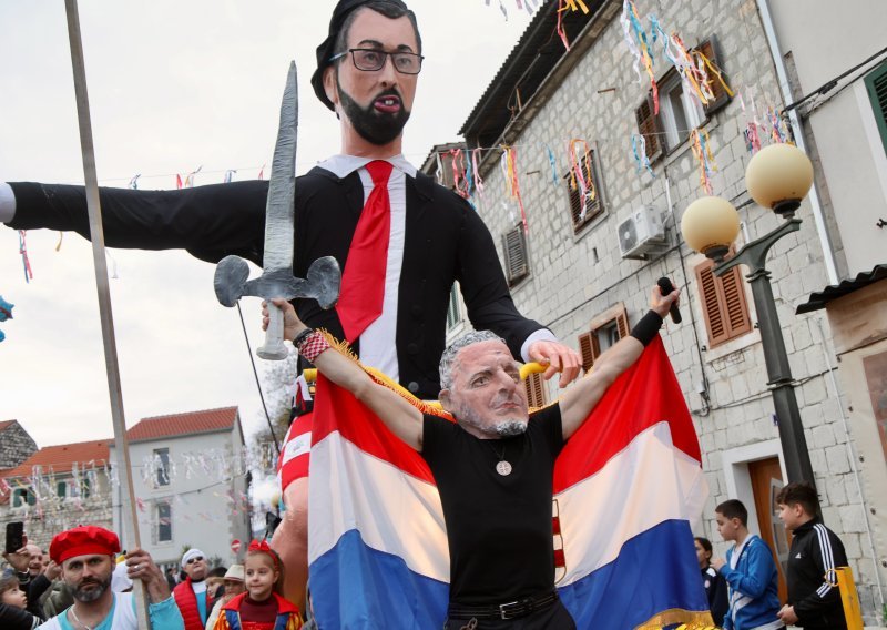 FOTO Glavne zvijezde bili su Tomašević i Thompson, ali gorio je simbol socijalizma