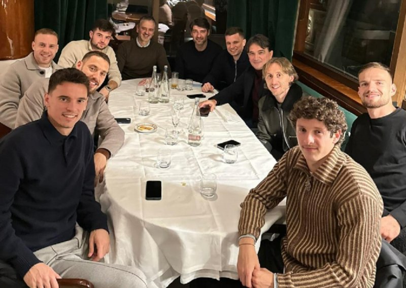 Zlatko Dalić okupio Vatrene, ali dva igrača se nisu pojavila na večeri; odmah se javio Ivan Perišić