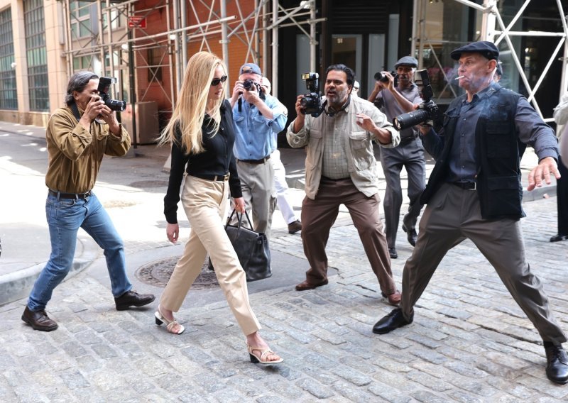 'Izgleda kao Zara': Svi su 'razapeli' stajlinge iz serije o modnoj ikoni 90-ih