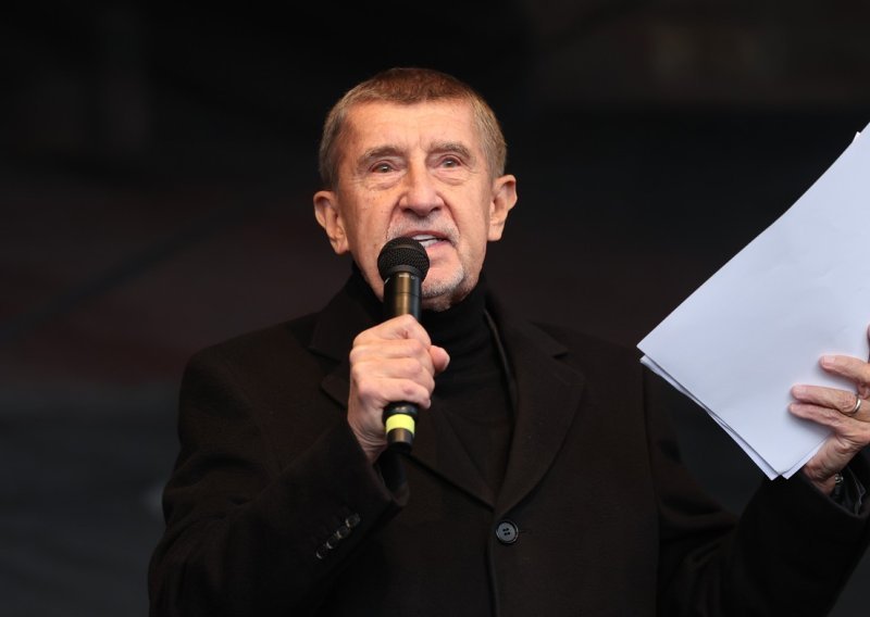 I češka vlada ozbiljno razmišlja o zabrani društvenih mreža za mlađe od 15