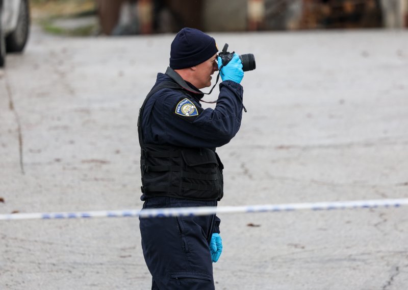 Automobil ukraden prije nekoliko mjeseci pronađen u šumi kod Sesveta