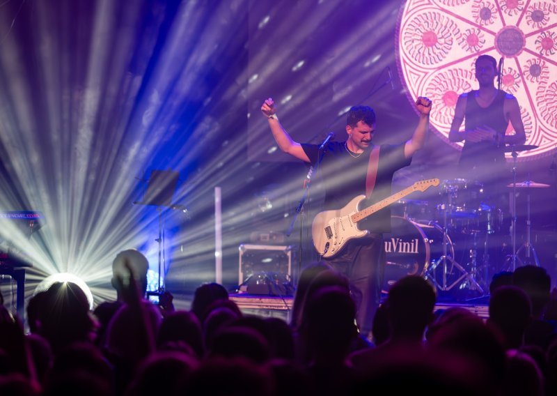 BluVinil kroz moćan live nastup predstavili svoje 'Carstvo Mediterana' u Boogaloou