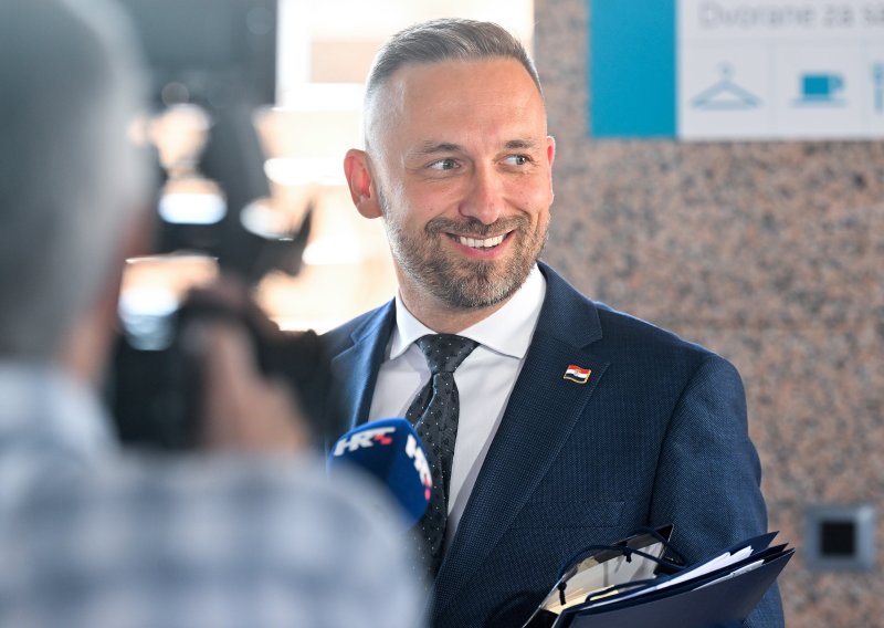 Rošada u Saboru: Piletić se vraća, evo tko odlazi