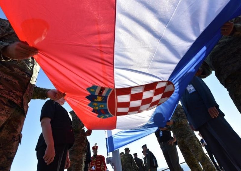 Dvije kaznene i šest prekršajnih prijava na proslavi Oluje u Kninu