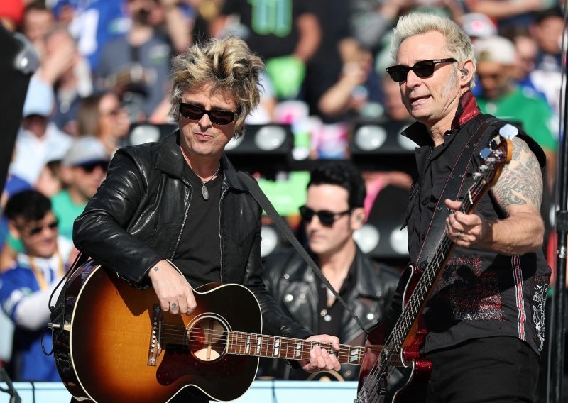 Gledatelji u šoku: Green Day na Super Bowlu izveo – baš onu pjesmu