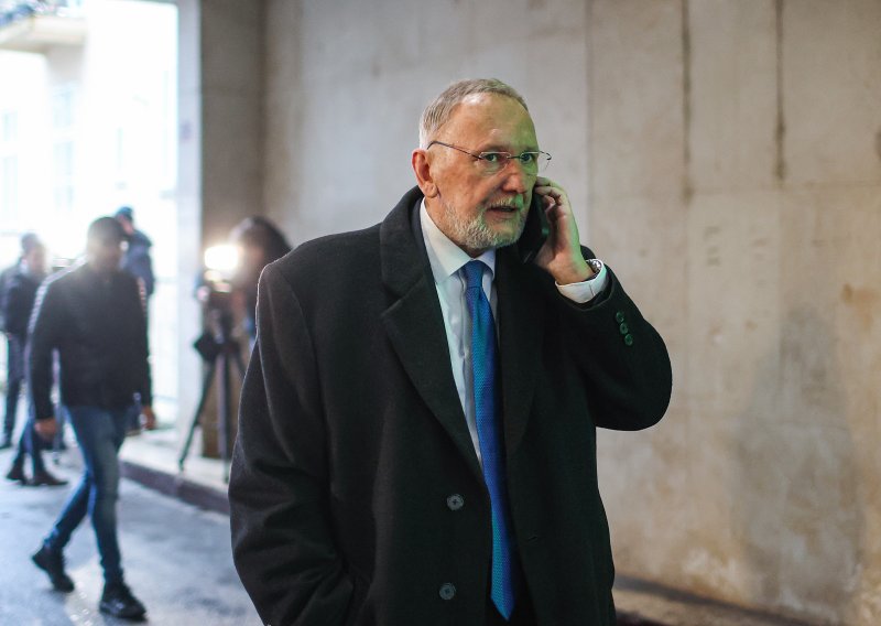 Muškarac prijetio Davoru Božinoviću preko Facebooka, određen mu istražni zatvor