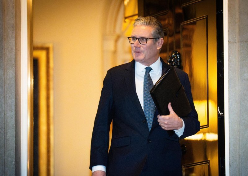 Starmer pod sve većim pritiskom da ode: 'On je poput plastične vrećice koja se njiše na vjetru'