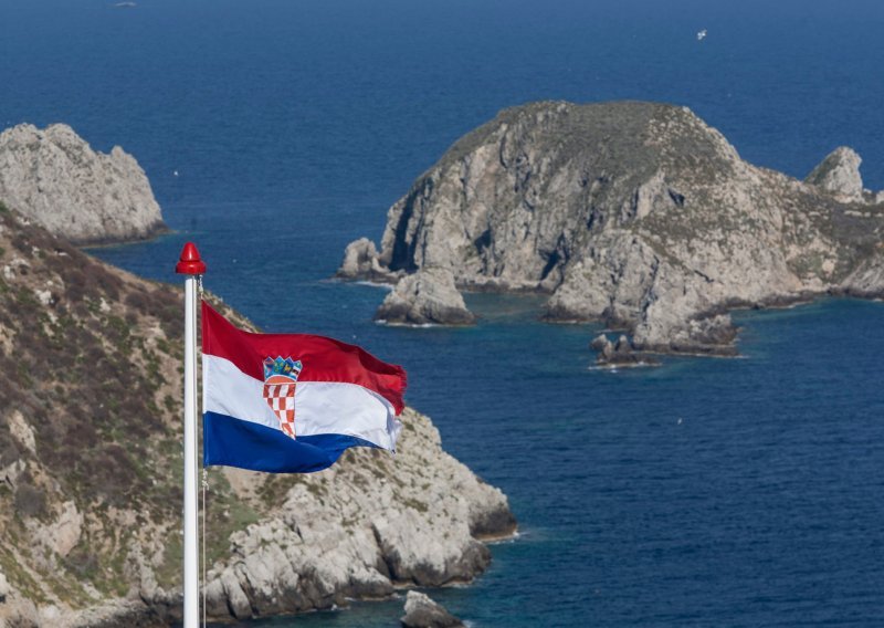 Vapaj s Palagruže: 'Pustili ste sve u talijanske ralje! To je pokolj, što rade Jadranu!'