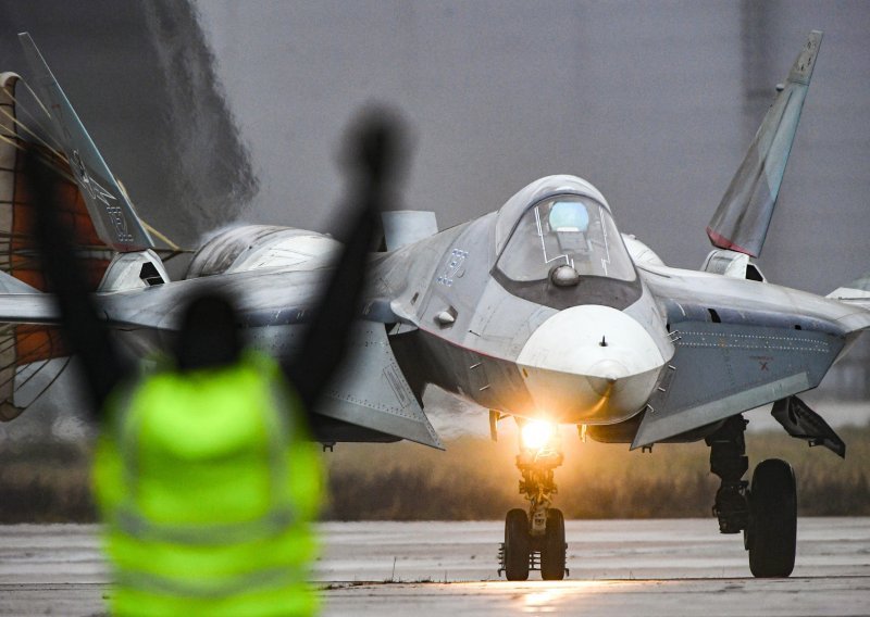 Rusi isporučili novu seriju najmodernijih borbenih aviona, piloti oduševljeni