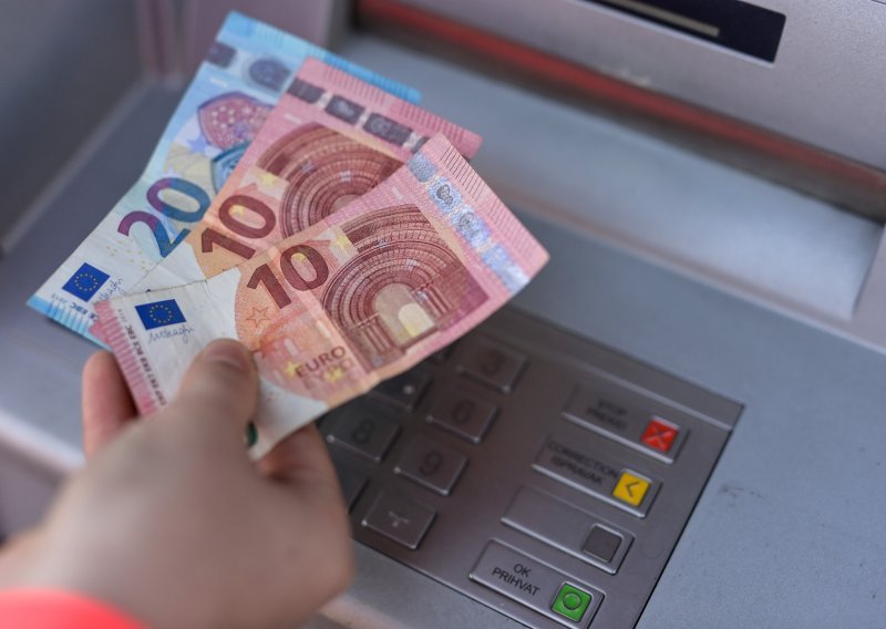 Otkriveno koliko novca sjeda Zagrepčanima na račune