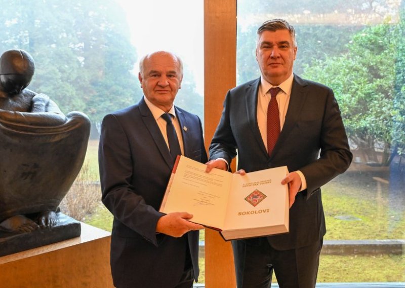 Ratni zapovjednici Milanoviću predstavili monografiju 5. brigade 'Sokolovi'