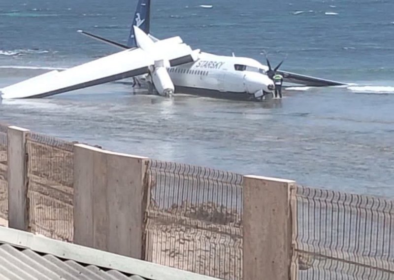 Sreća u nesreći: Zrakoplov skliznuo s piste i završio u plićaku, svih 55 putnika neozlijeđeno