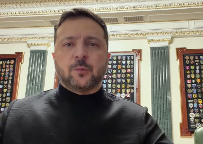 Zelenski okupio časnike pa kritizirao dužnosnike Kijeva: Uvodimo promjene u obranu!