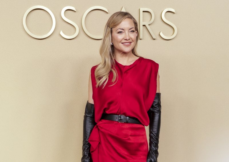 Repriza nakon 25 godina: Iskopirala je svoj slavni look iz 2001., a mnogi kažu da sada izgleda još bolje