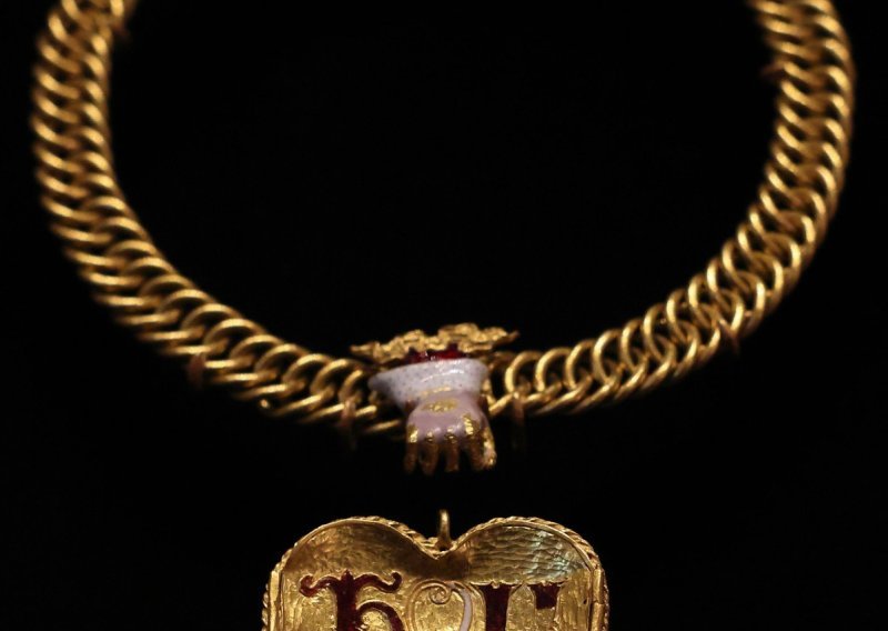 Zlatno srce od 24 karata: Britanski muzej nabavio ljubavni privjesak Henrika VIII.
