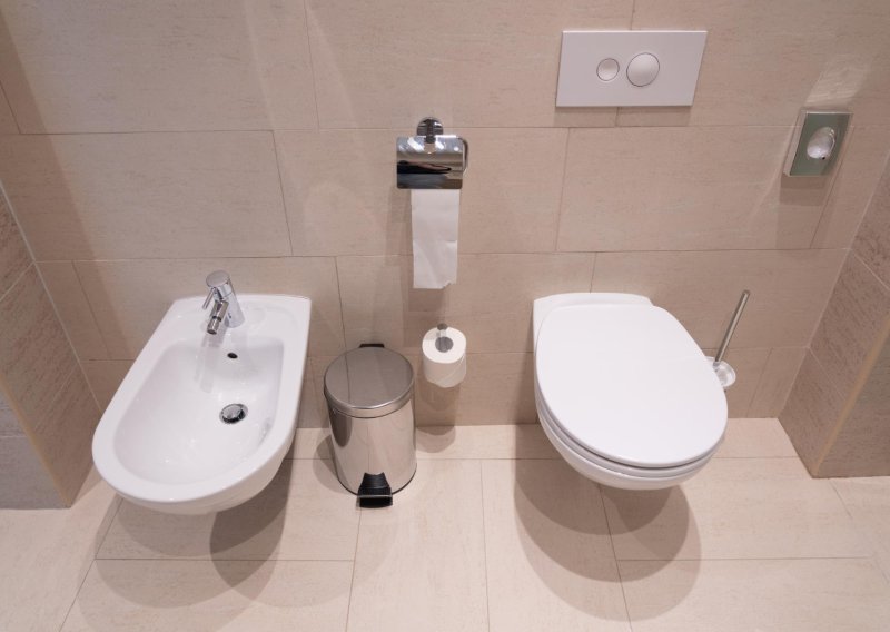 Voditeljica ušla u kupaonicu i ostala zbunjena: 'Ljudi, molim vas, objasnite mi što je ovo'