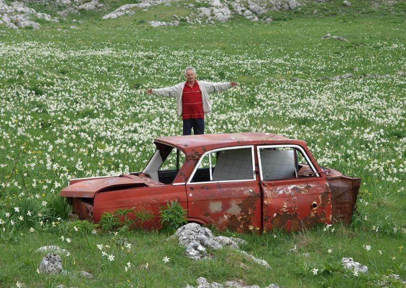 Na otoku Žirje 30 stanovnika, a preko 250 olupina auta