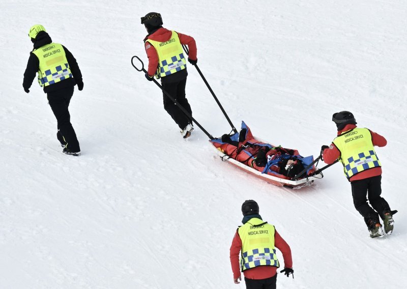 Muk na tribinama: Olimpijska viceprvakinja nakon teškog pada ostala nepomično ležati na stazi