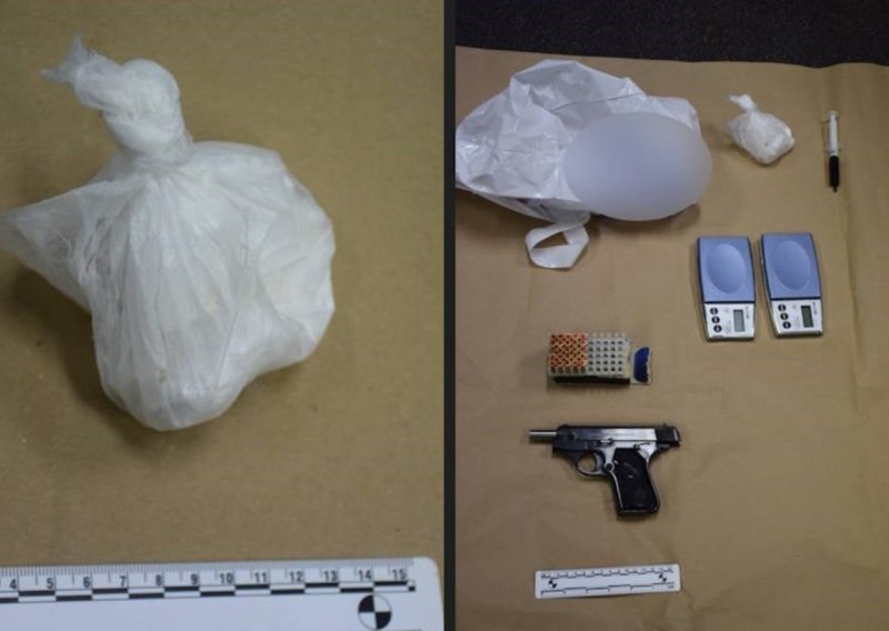 Policija pristupila muškarcu, on im predao kokain: U stanu uz drogu bilo i oružje