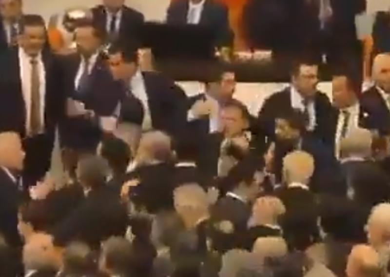 Tučnjava u turskom parlamentu: Šakački obračun vladajućih i oporbe