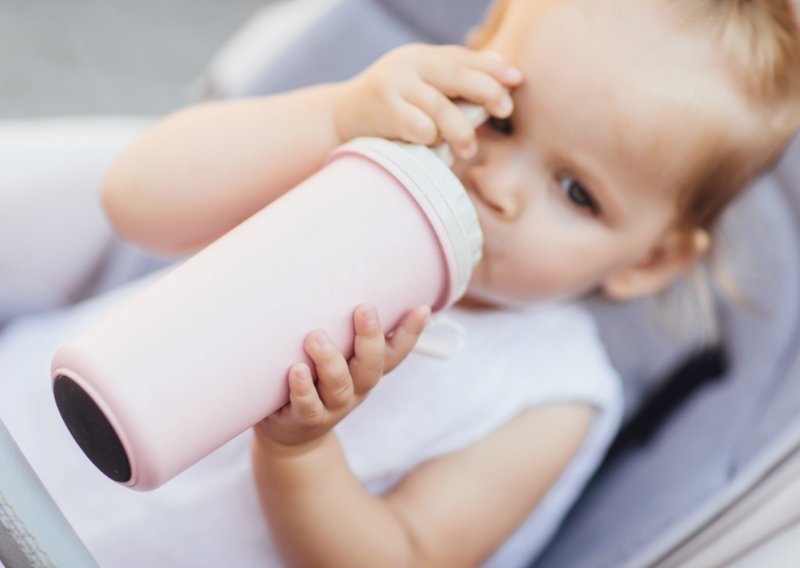 Nevidljiva opasnost u hrani za bebe: Ovaj toksin potaknuo je opoziv mlijeka - neuništiv je kuhanjem